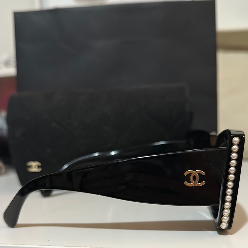 CHANEL Black Pearl-Trim Oversized Square Sunglasses - Picture 2 of 4